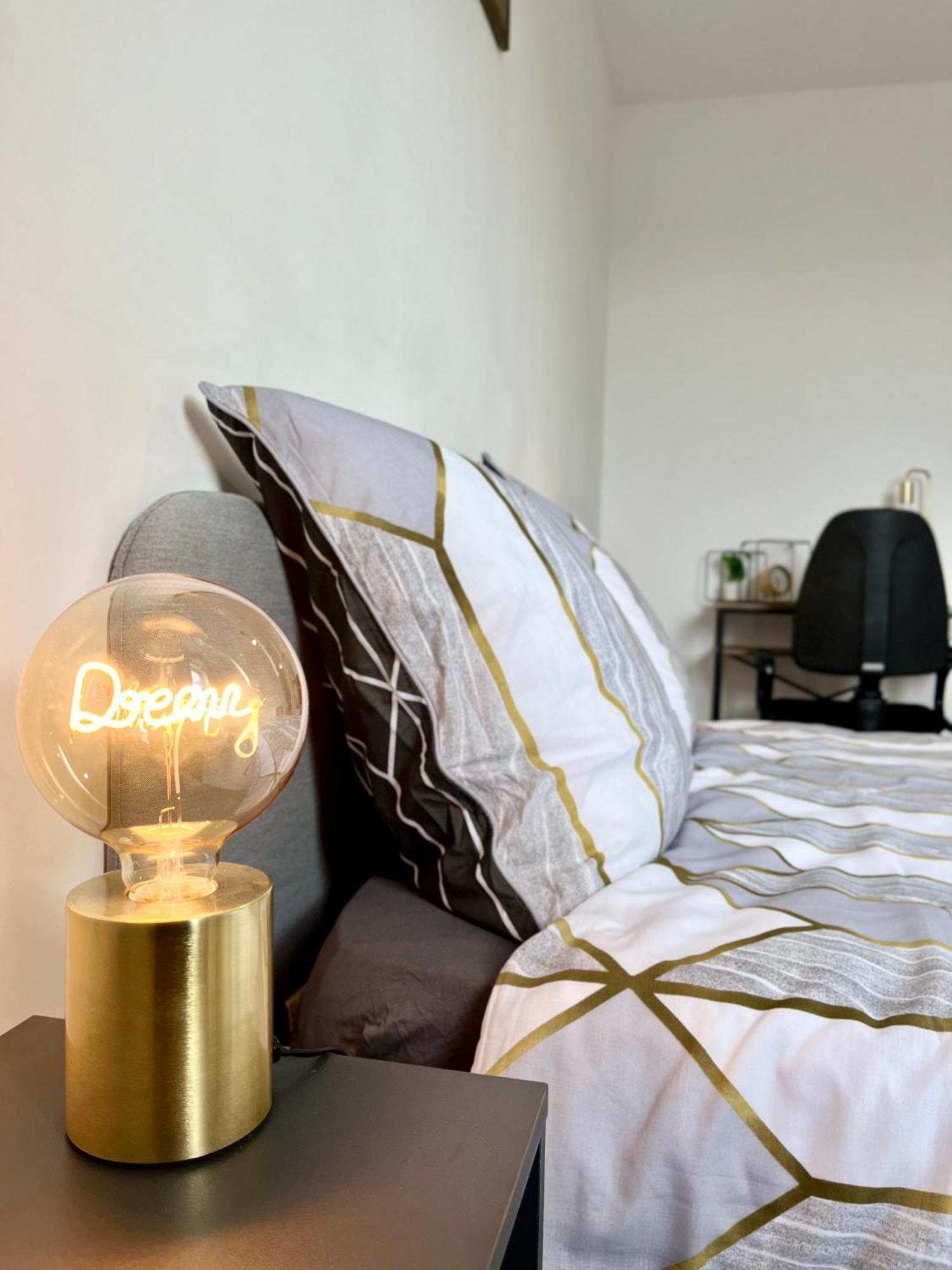 Appartement Superbe Avec Jardin A 2 Min De L'aeroport-4 Pers *